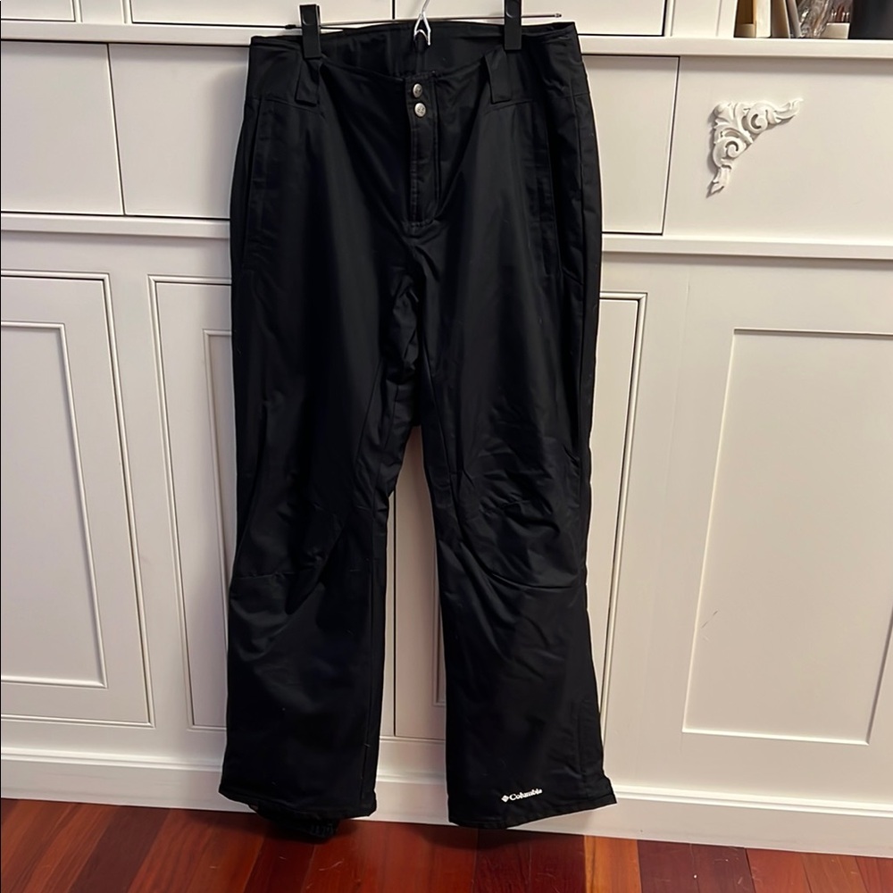 Columbia Black Pants with Straight Leg Cut and Quick-Drying Fabric